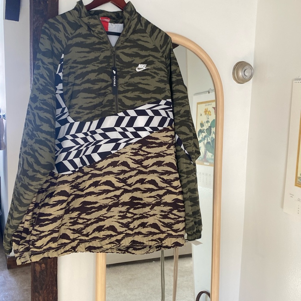 Nike packable pullover windbreaker